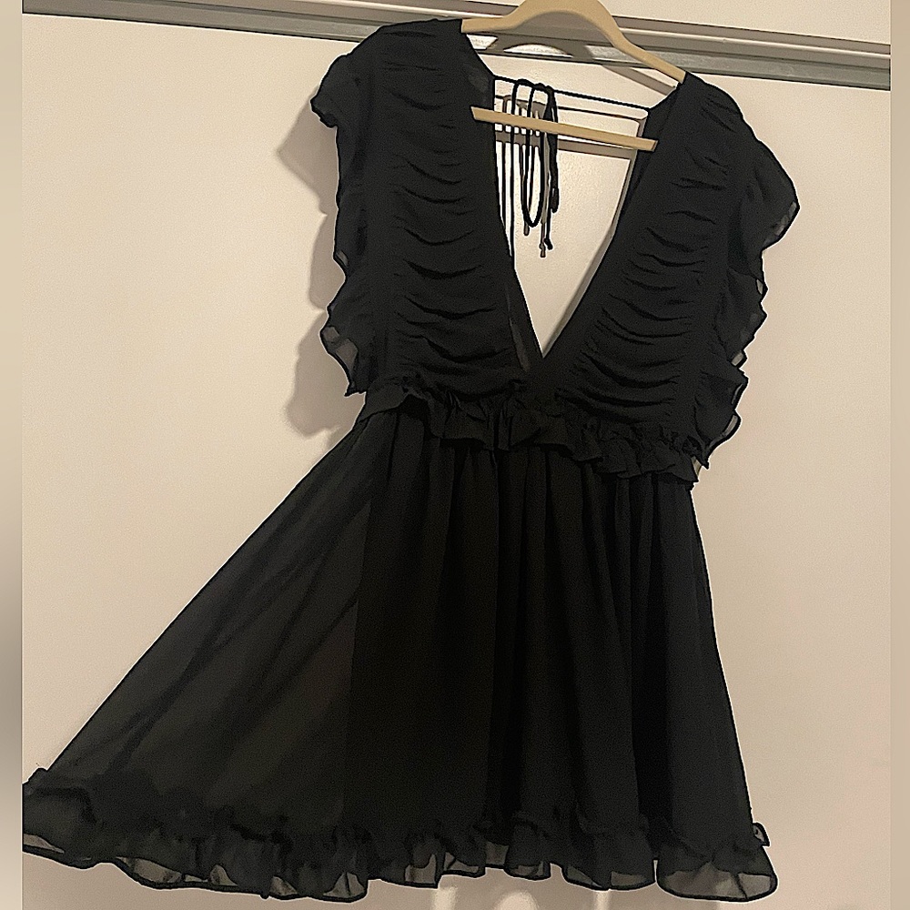🖤 Ruffled, Flirty Storia Dress 🖤 Plunging Neck & Back